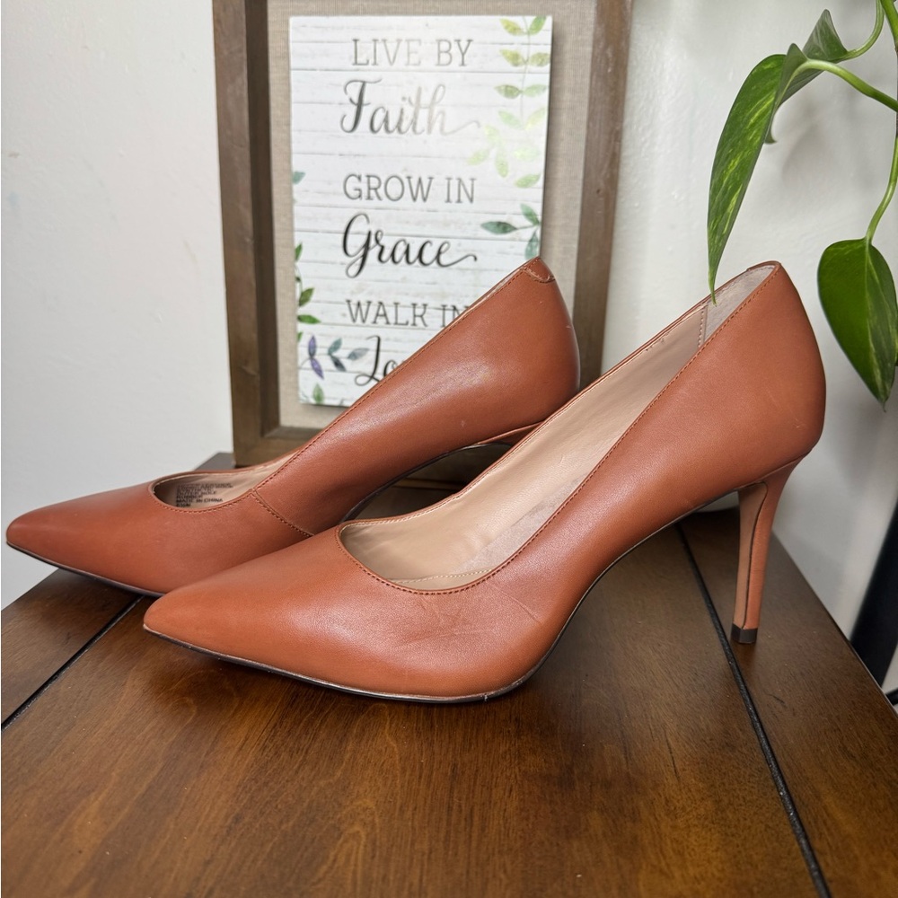 Banana Republic Tan Pointed Toe Heels /Size 8 1/2